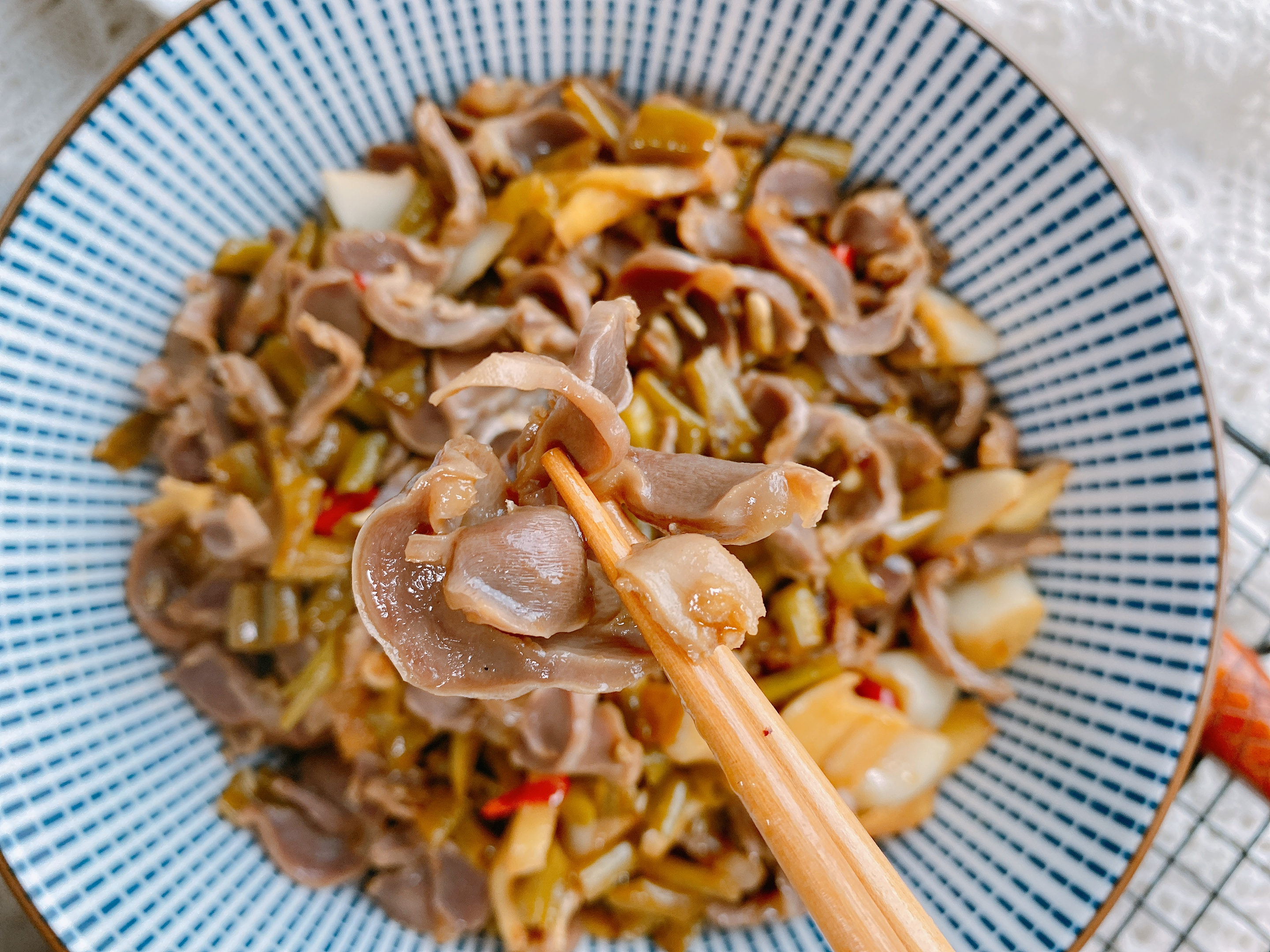 鸡胗炒酸豆角怎么做好吃又脆爽,鸡胗炒酸豆角鸡胗要焯水吗