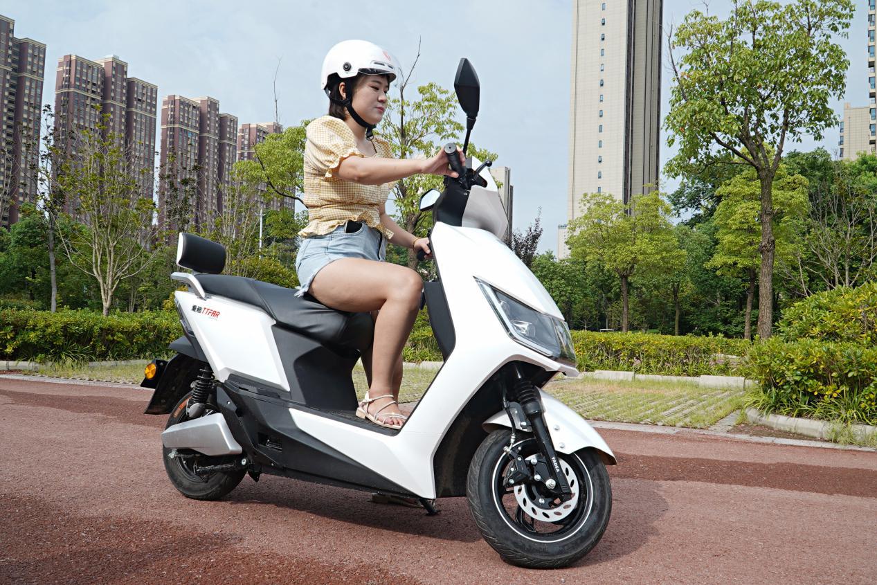 雅迪vflyg100max,新款雅迪2.0