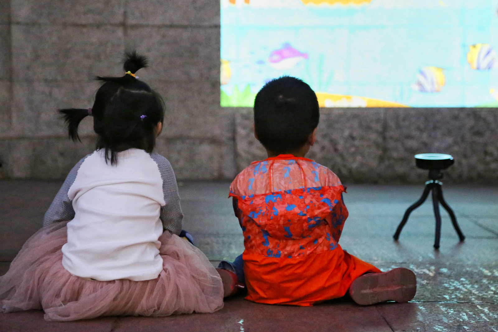 坚果微果i6有高清接口吗,坚果微果i6投影太暗