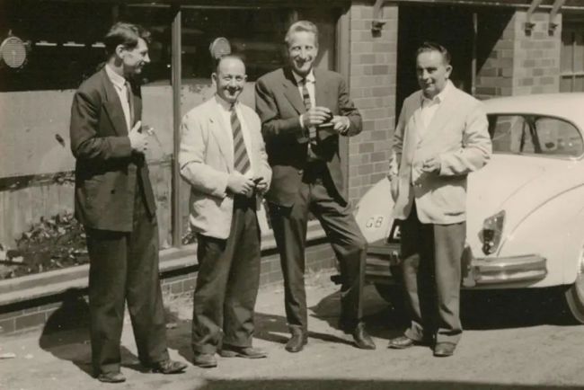 管不到一千块的鞋子叫「马丁」，上海名媛都瞧不上你