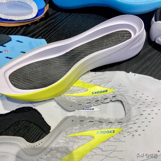 跑鞋全掌碳板和半掌碳板的区别,什么跑鞋最好有碳板