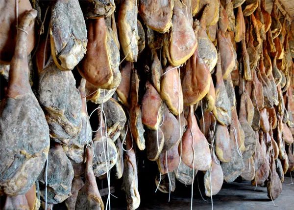 中西火腿大比拼：西班牙火腿VS金华火腿，网友：我们输得心服口服