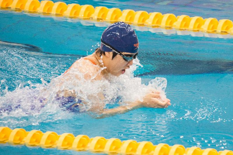 解锁体教融合|从小学到高中兼顾游泳与学业,深圳小将张佳妮圆梦清华