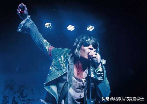 歌唱家教唱歌的技巧和发声的方法,专业唱歌入门技巧