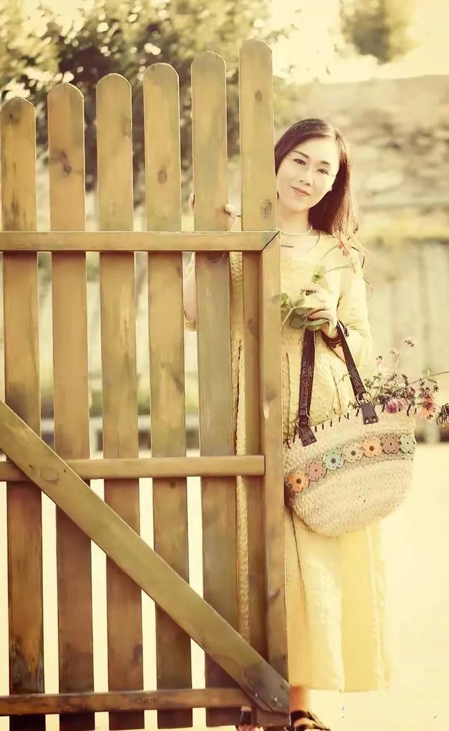 胭脂茉莉诗词,胭脂茉莉诗歌赏析