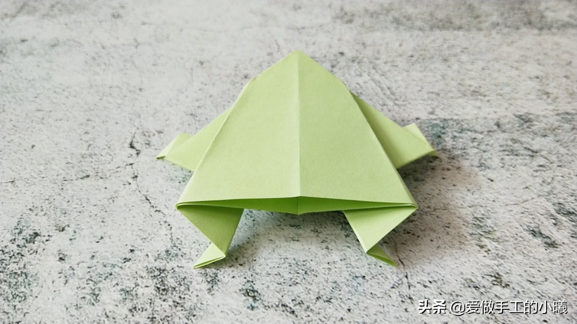 青蛙折纸能跳100米又好看又简单,会动的青蛙折纸图解