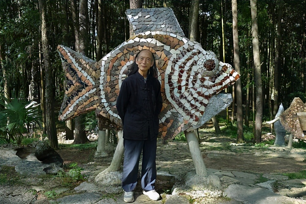 隐居山林建城堡,男子隐居沙漠25年打造自己的城堡