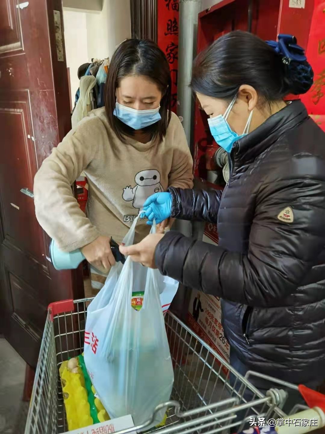 将生活日用品送到家门口 石家庄社区物业志愿者联手保民生