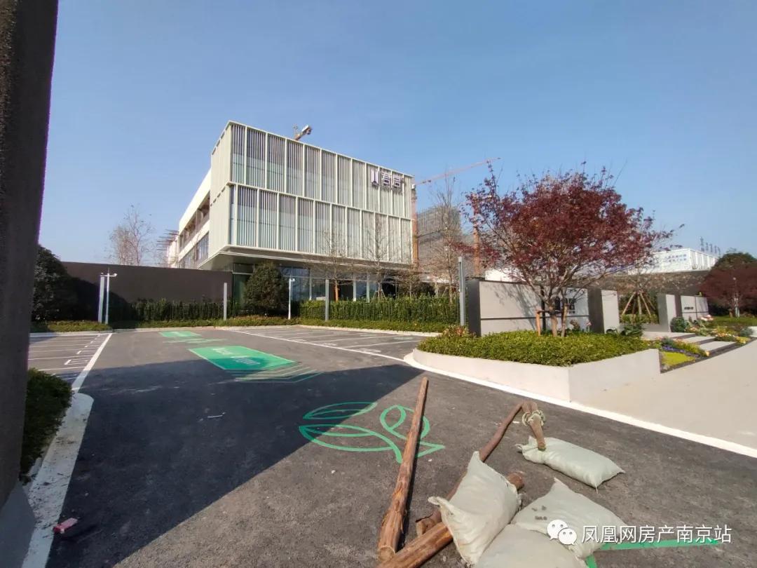 小区的开心农场,小区住户在院内玩开心农场