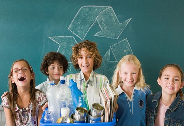 孩子总两腿夹着有什么坏处,孩子出现夹大腿家长要不要教育