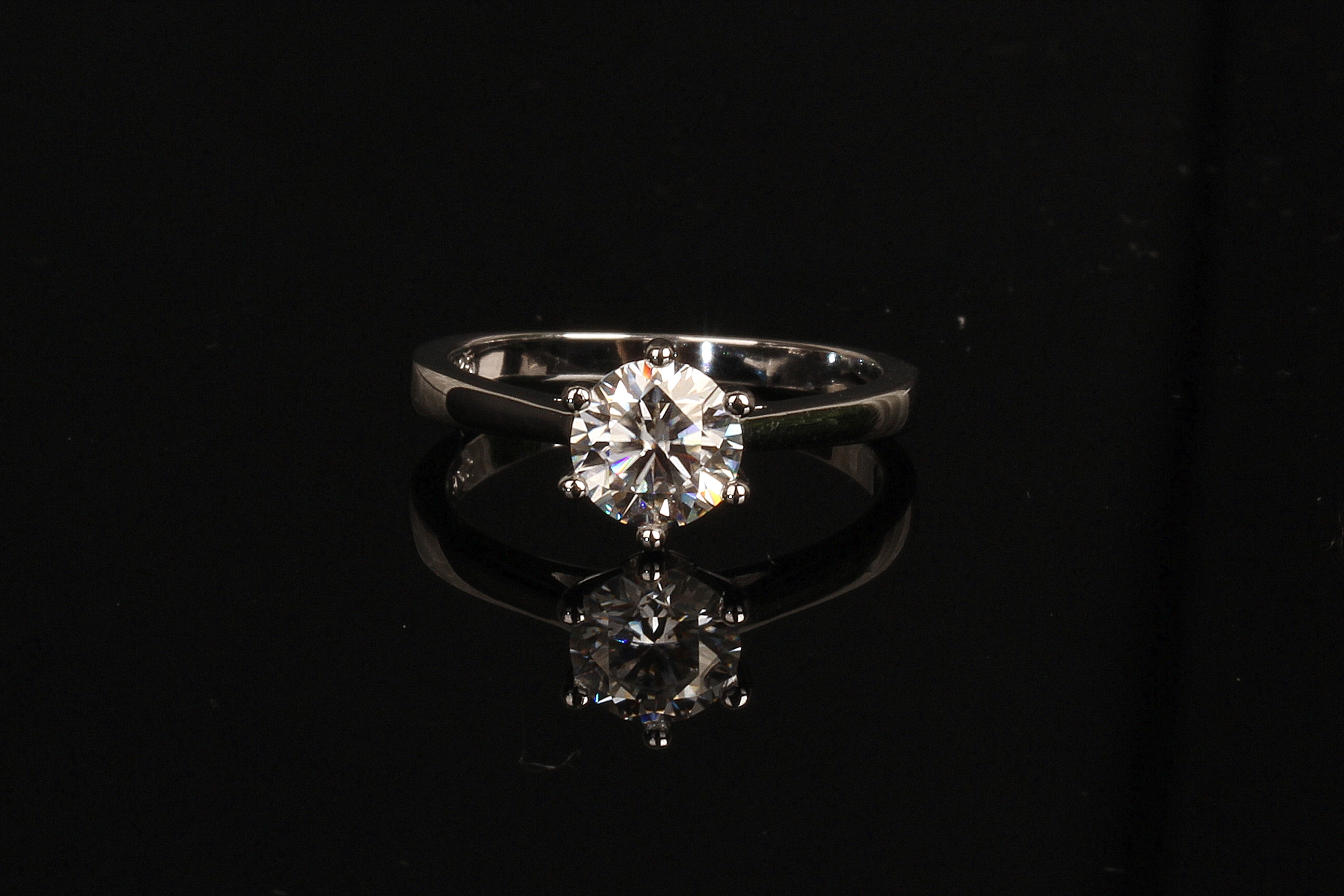 简单款克拉钻的好处,4万预算能买到克拉钻吗