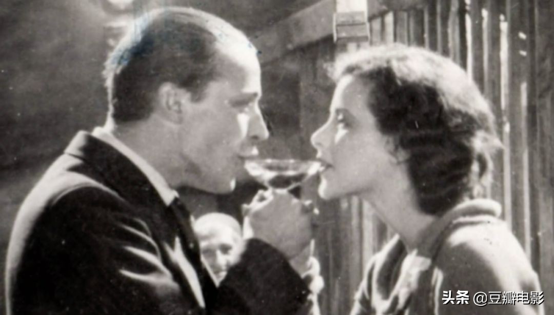 首位全裸出镜，这好莱坞*星艳**竟是wifi之母《*物尤**：海蒂·拉玛传》