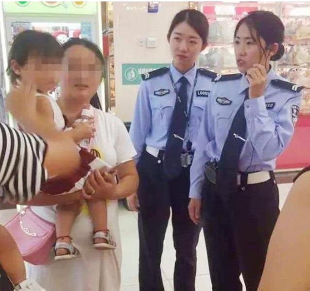 “妈妈，我脚疼”，女儿超市里突然嚷着脚痛，宝妈低头一看报了警