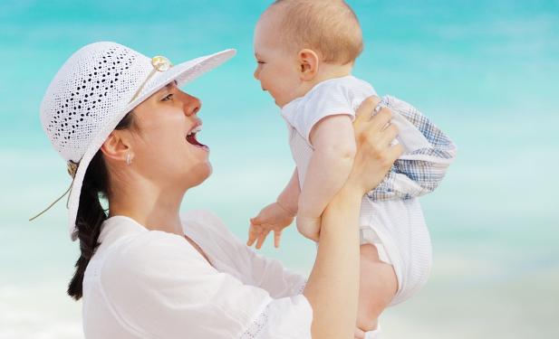 宝宝老是用头撞爸爸妈妈怎么回事,宝宝经常头撞墙壁是怎么回事