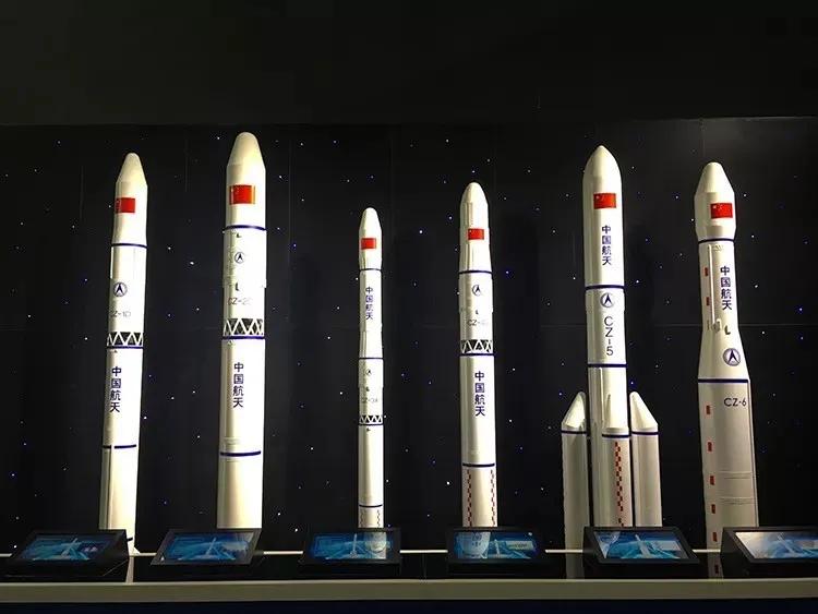 深圳翻身地铁成网红打卡地,深圳网红打卡地点富士康光明小镇