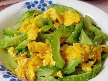 苦瓜怎么炒不苦又好吃不变色,苦瓜怎样炒不苦和好吃