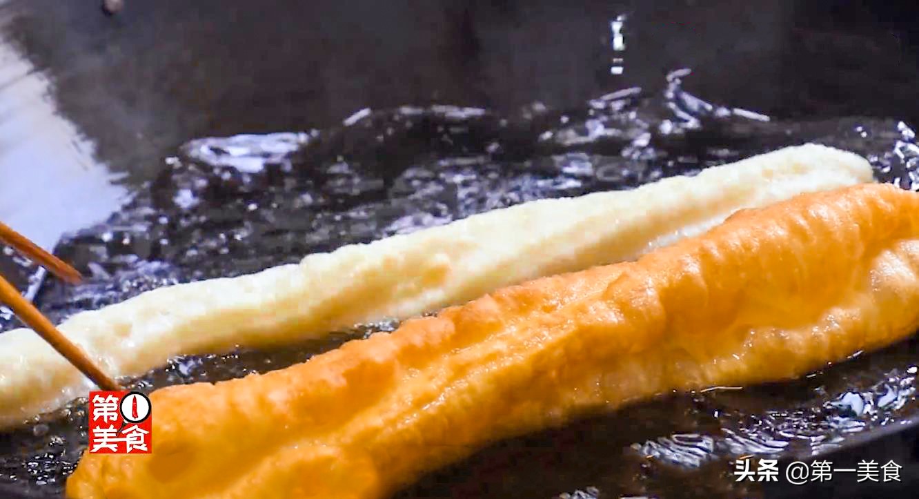 摆摊炸油条的配方和方法,早餐店炸油条有什么配方