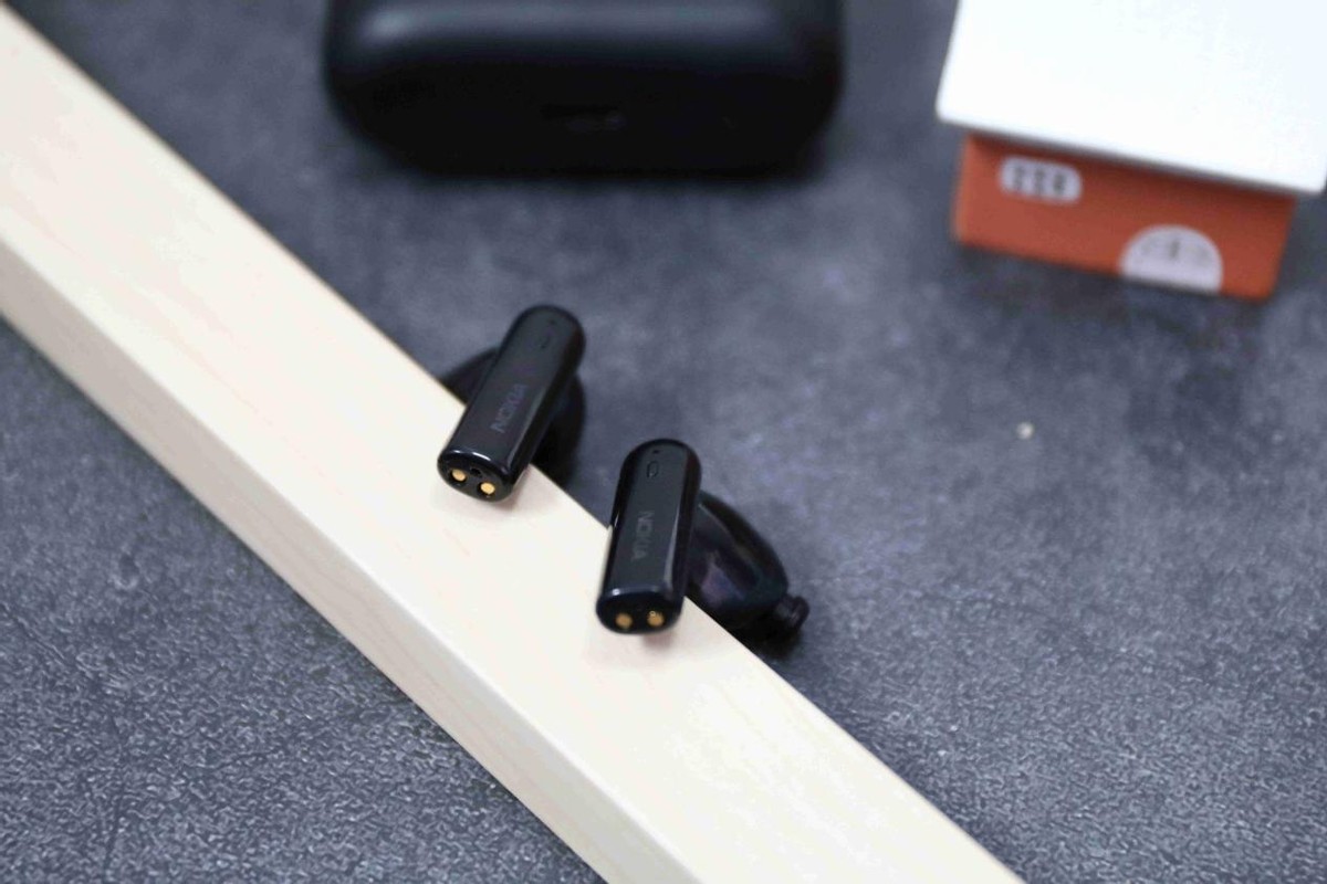 诺基亚e1200和小米头戴蓝牙耳机,诺基亚蓝牙耳机值得入手吗