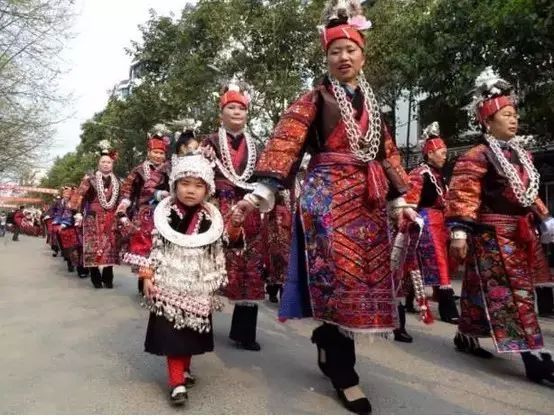 贵州用镰刀剃头的原始部落,偷南瓜是在哪里