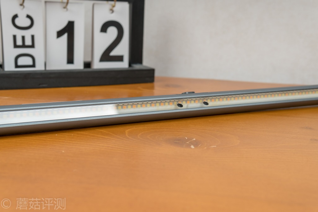 明基screenbar屏幕挂灯效果,明基显示器屏幕挂灯