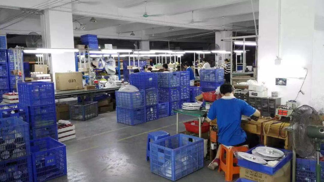 光是在芯片和驱动的配置上，煜朗灯具赢了