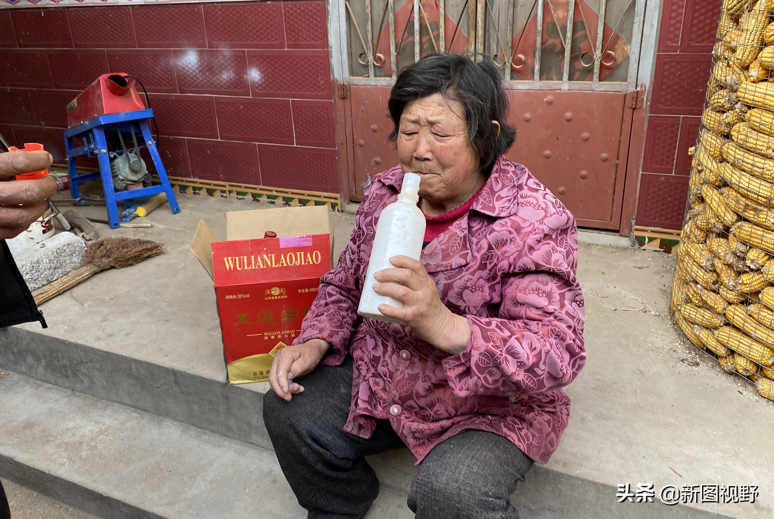 山村游玩，200元买大爷两箱“老酒”，帮我鉴定下是否中奖了