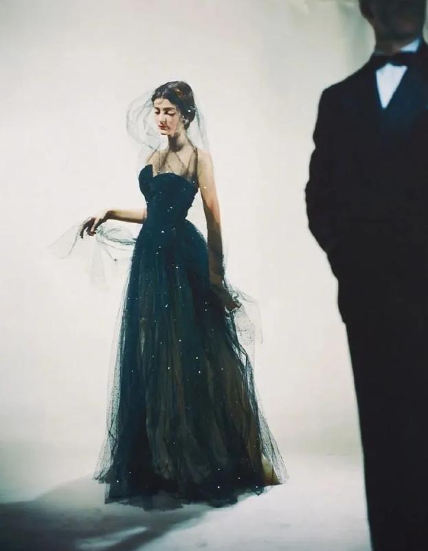 超模卡门：74岁痛失爱人还被好友骗到破产，86岁走秀依旧艳压群芳