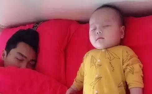 “这移动篮球架可还行？”爸爸又解锁了带娃新方式