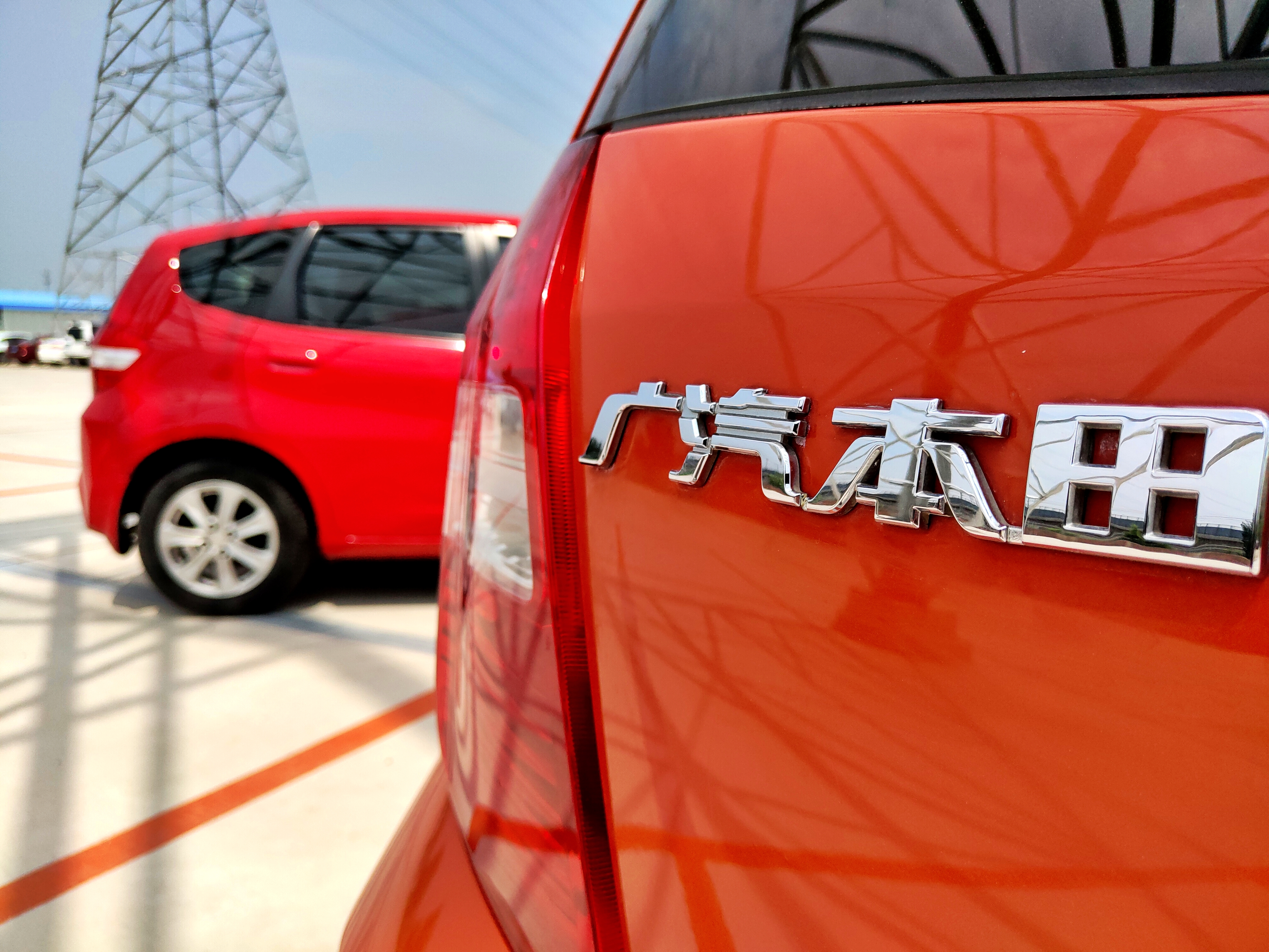 一辆车接一辆车,一辆接一辆车