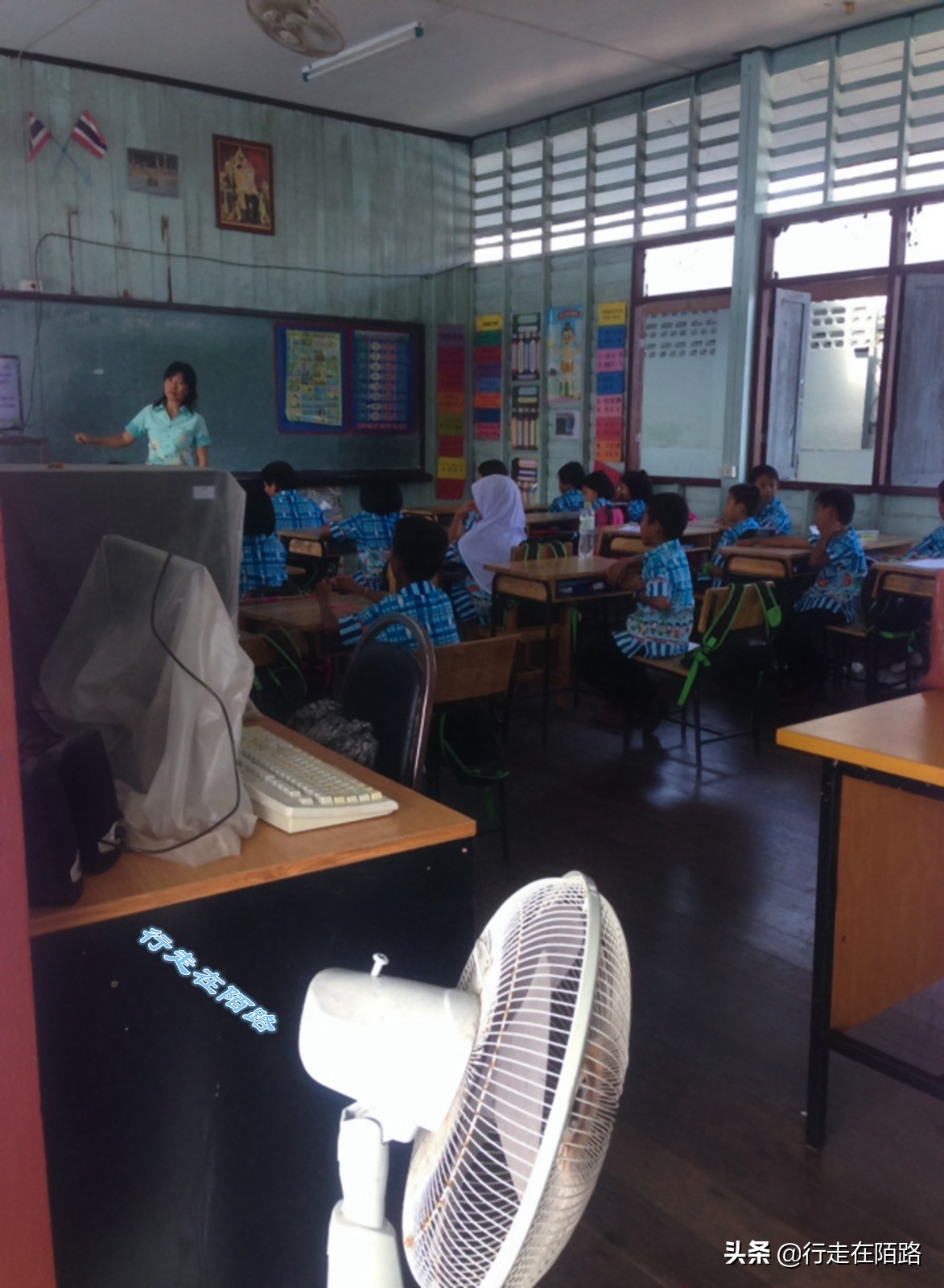 泰国唯一的回民村：房子踩高跷、足球水上踢，饭菜最难吃