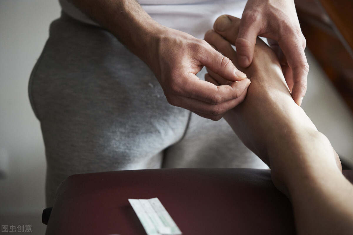 颈椎病腿酸软怎么治疗,颈椎病腿抽筋