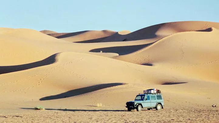 54岁裸辞，花45W流浪地球26年，炸上BBC，这...