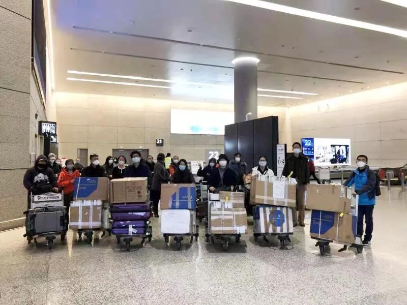 这群“高温青年”,属实太暖!