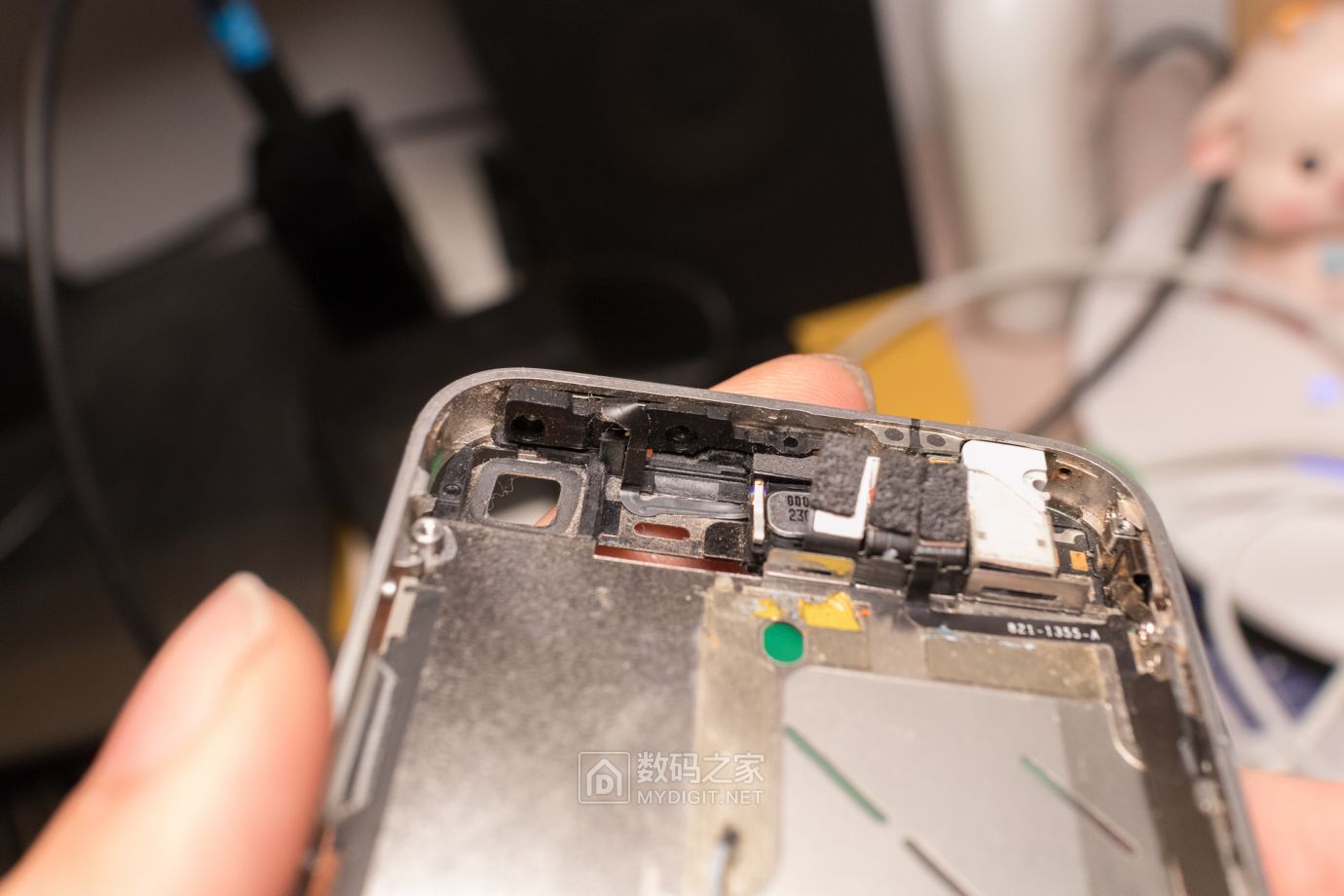 把未拆封的iphone4做成标本,iphone4被做成标本