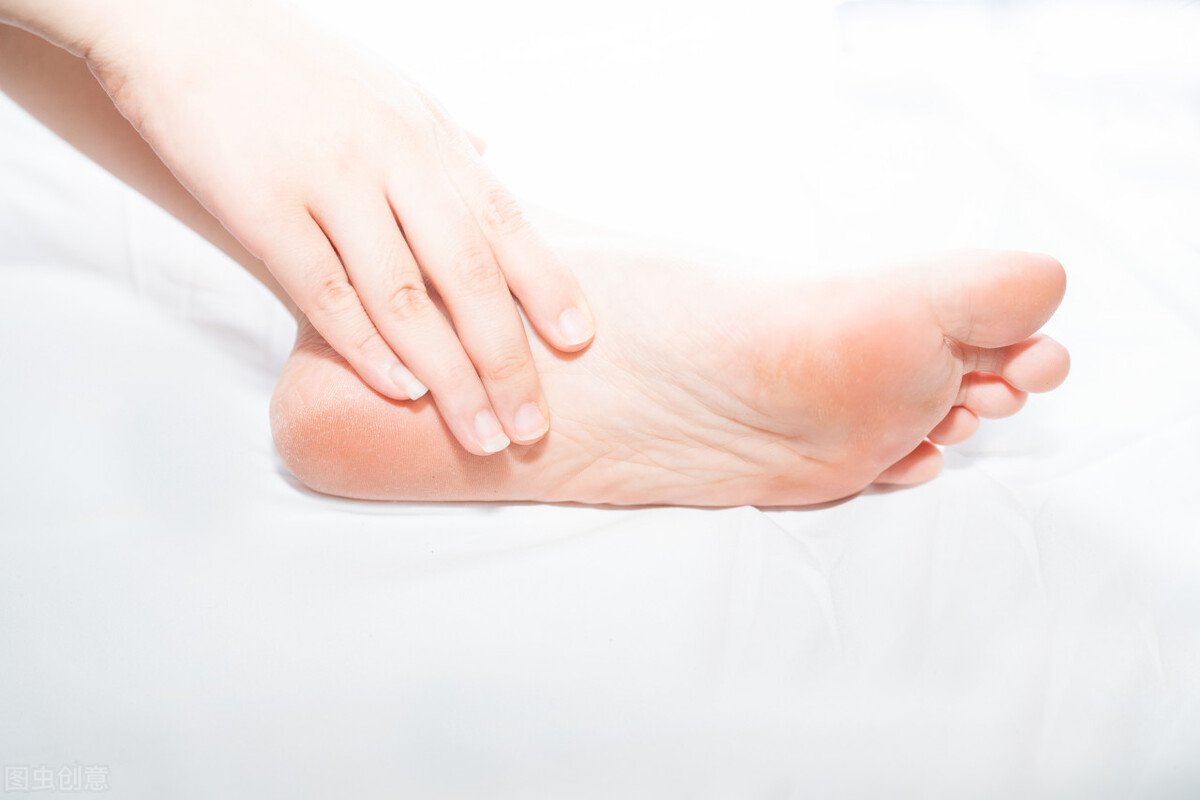 脚臭脚气脚痒脱皮一招根除,脚痒脱皮脚臭怎么回事