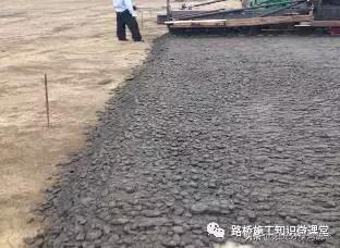 水稳层施工工艺流程,水稳层施工教学视频