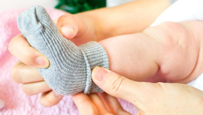 宝宝脚臭瞒不住了,宝宝脚臭痒