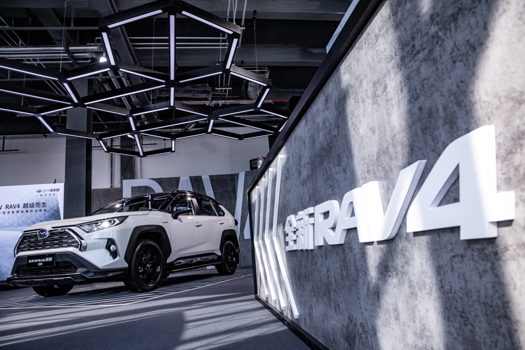 全新rav4荣放本田皓影,全新rav4荣放势不可挡惊艳登场