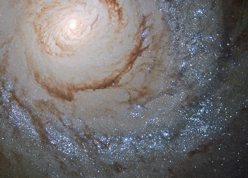 猎犬座星系比银河系大吗,猎犬座星系银河系