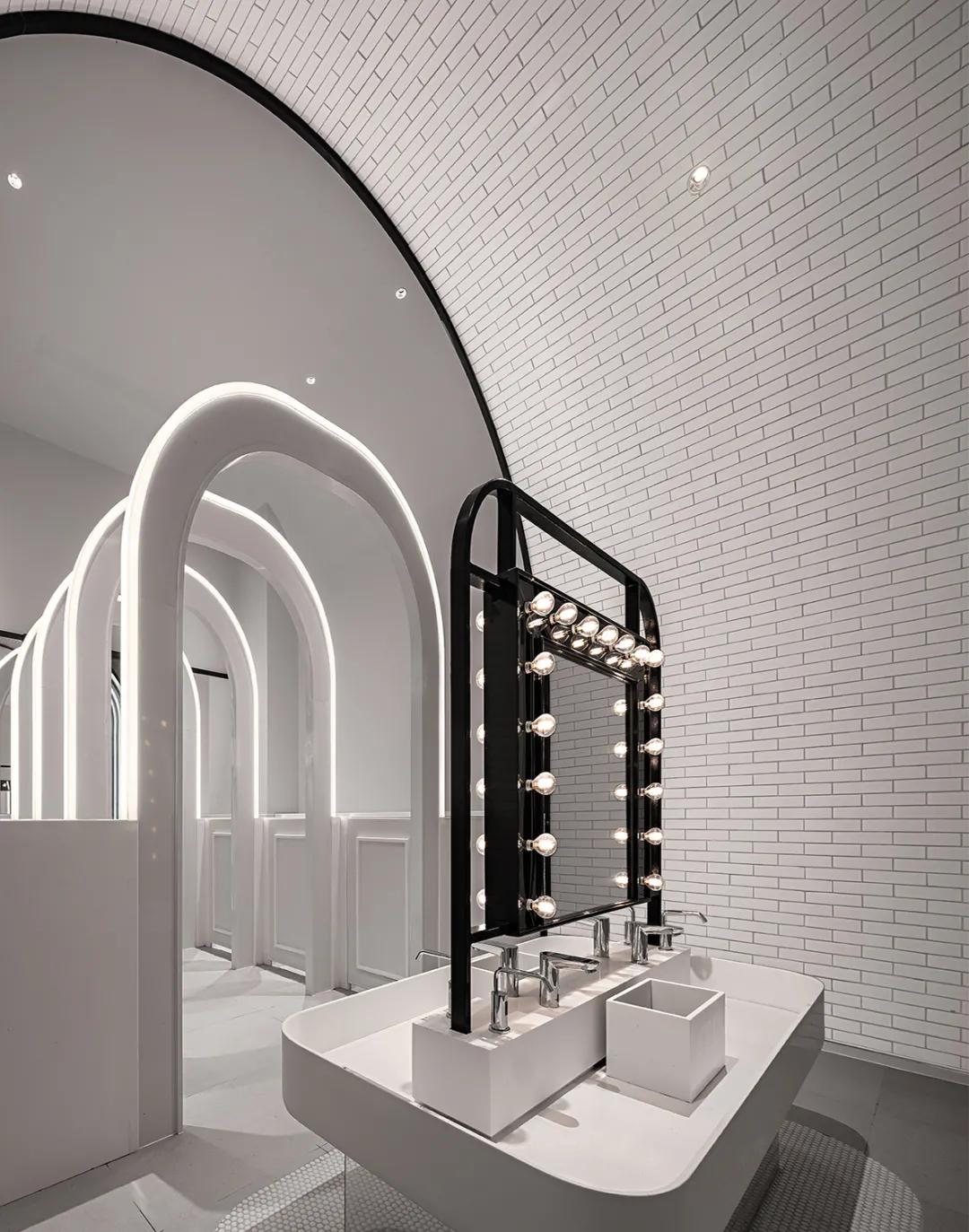 英皇艺术培训学院,英皇艺术培训学校