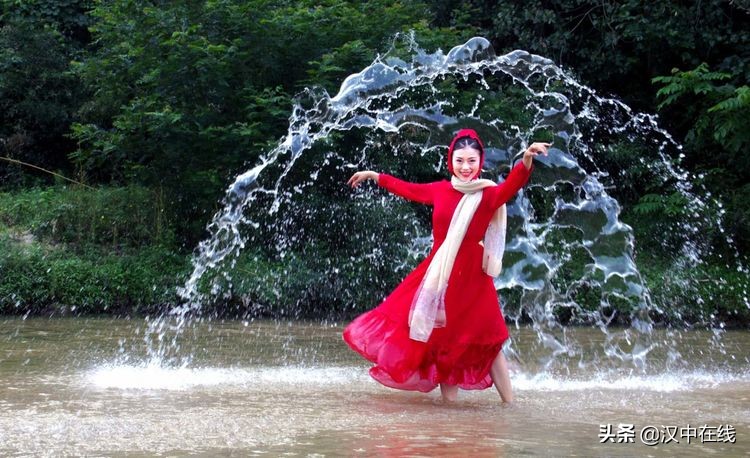 2020汉中水上表演,城固二里泼水