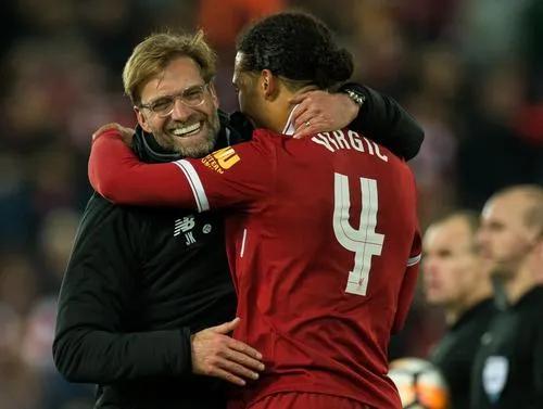 范戴克飞铲被队长教训,范戴克洗碗工客家人