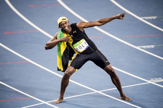 34岁飞人博尔特，世界短跑纪录保持者，退役后迷上足球，梅开二度