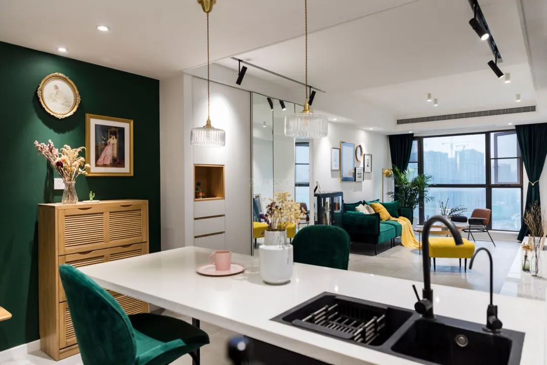 75平小户型客厅装修现代简约风,套内70平现代轻奢风格