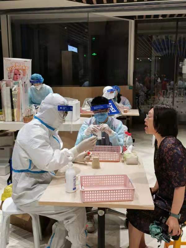 区街新闻｜70多幅照片记录世茂滨江社区辖内志愿者，南京感谢你们