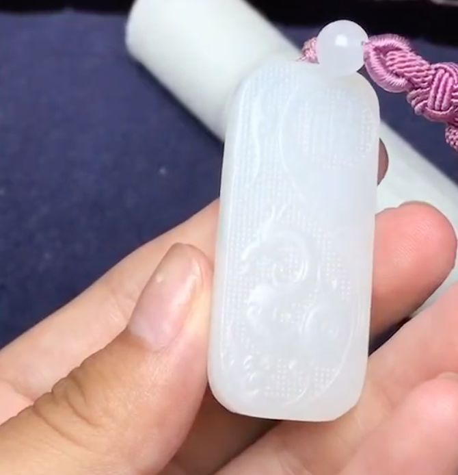 把玩和田玉和玻璃的区别,把玩和田玉生肖