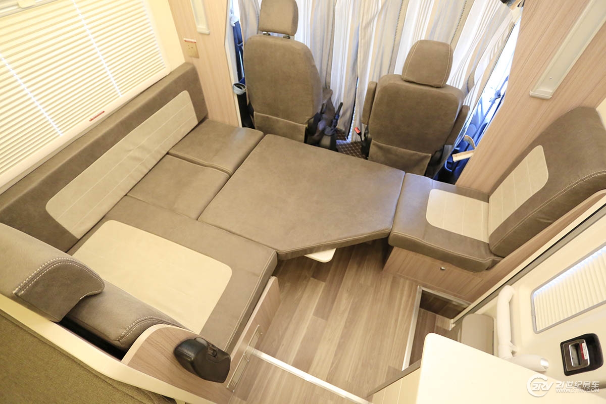 中天房车新季风畅游款,最新版的大通t型房车价格
