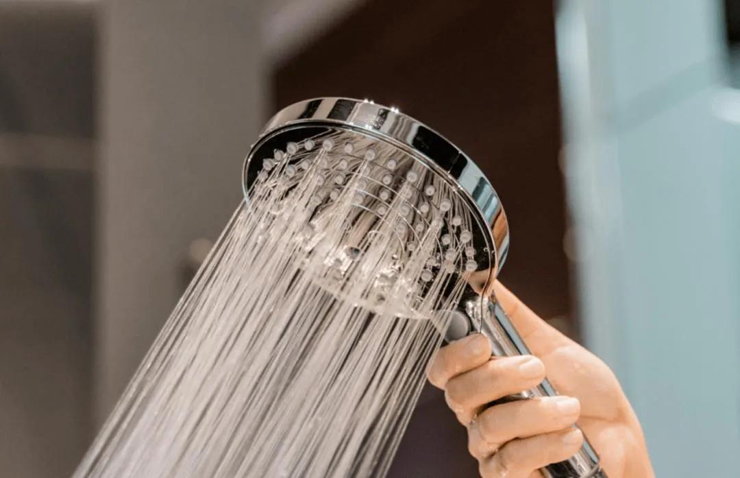 染发后怎么洗头不伤头皮,酮康唑洗头染发掉色