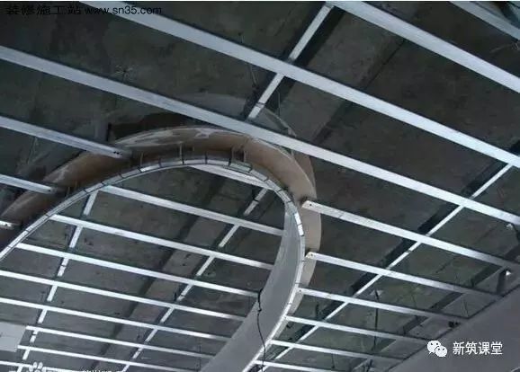 轻钢龙骨石膏板造型吊顶施工视频,石膏板天花吊顶施工全过程