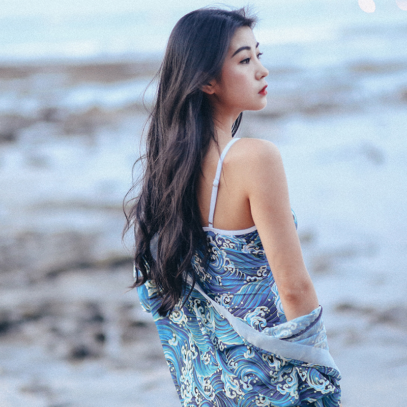 连体泳衣清新可爱又动人,蓝色连体泳衣给人一种心动的感觉